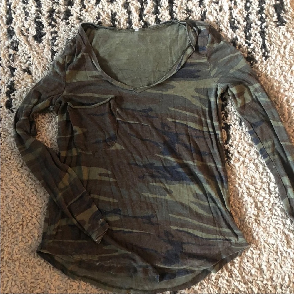 Camo long sleeve v neck